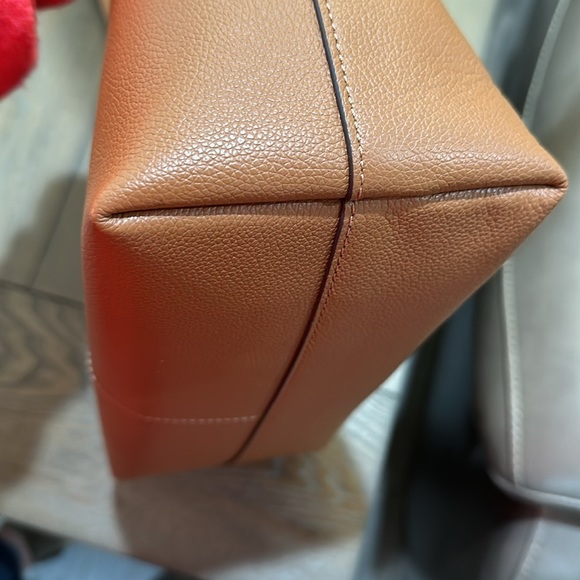 Kate Spade bucket purse with 2 front pockets. Tan leather. New W/O tags - Picture 10 of 14